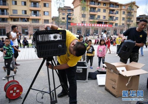 （走向我們的小康生活·決戰(zhàn)決勝脫貧攻堅·圖文互動）（4）大涼山孩子的書桌